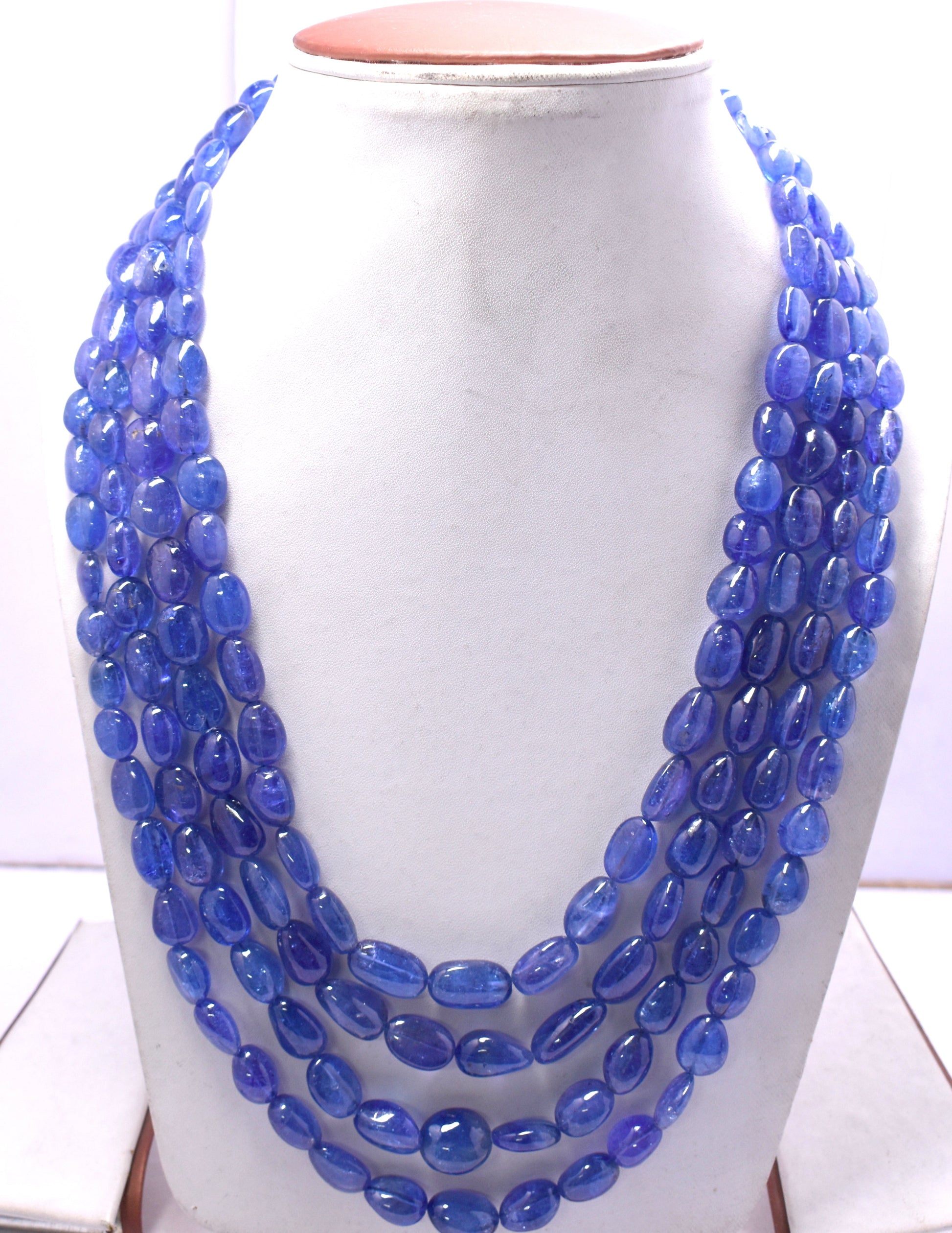 A stunning strand of natural Tanzanite tumble beads, weighing 285.50 carats, perfect for elegant designs.
#TanzaniteBeads #NaturalGemstones #LuxuryJewelry #TumbleBeads #GemstoneJewelry #ChicJewelry #ElegantStyle #StatementJewelry #UniqueGemstones







