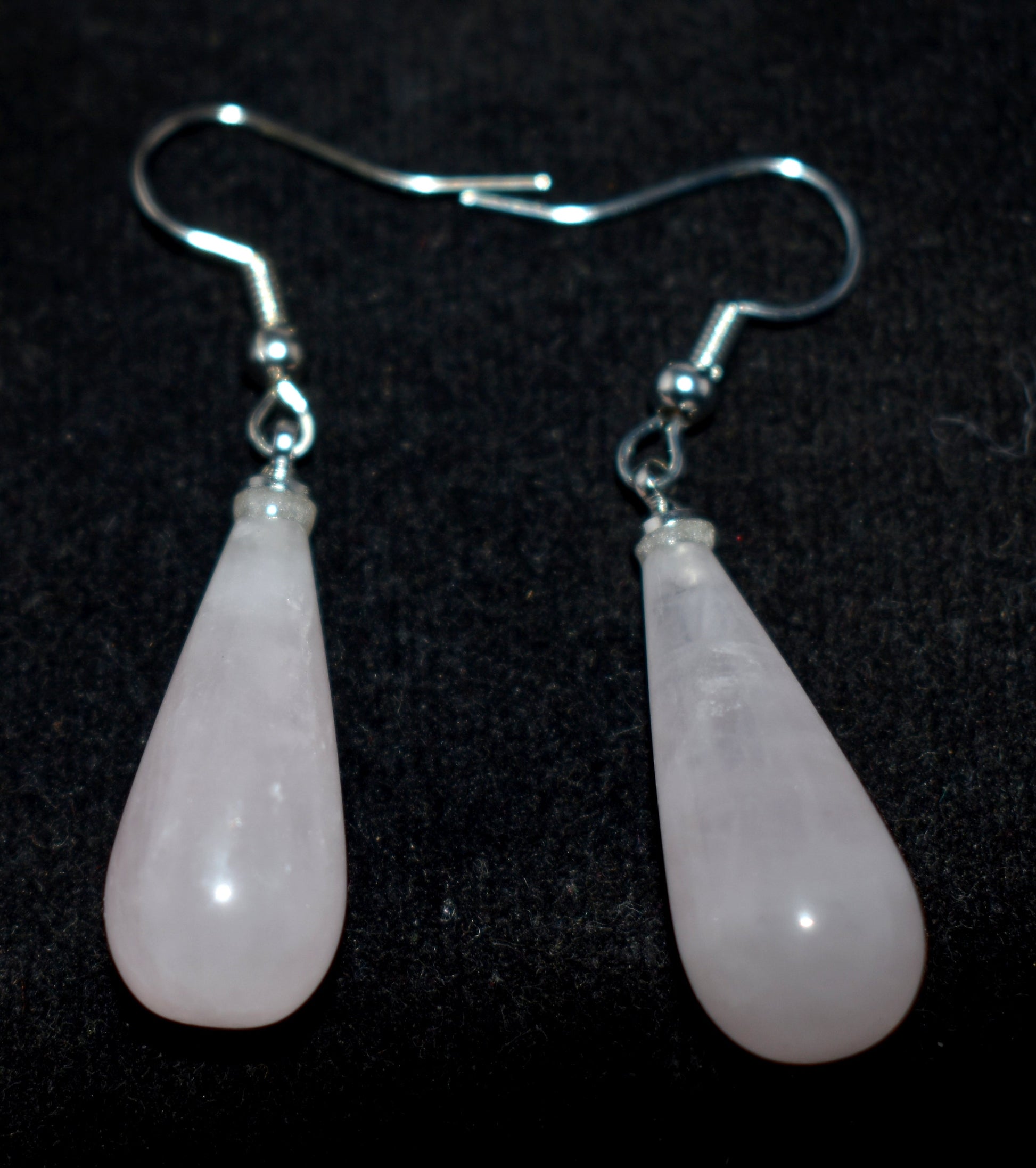 These Rose Quartz Ear Hangings weigh 6.40 grams, offering gentle healing energy and a soft, elegant look. #RoseQuartzEarrings #GemstoneJewelry #HealingCrystals #RoseQuartz #Earrings #NaturalGemstone #CrystalJewelry